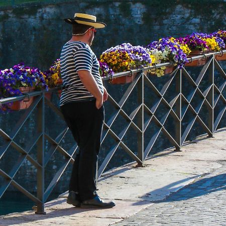 Le Finestre Sul Borgo Rooms Peschiera del Garda Exterior photo