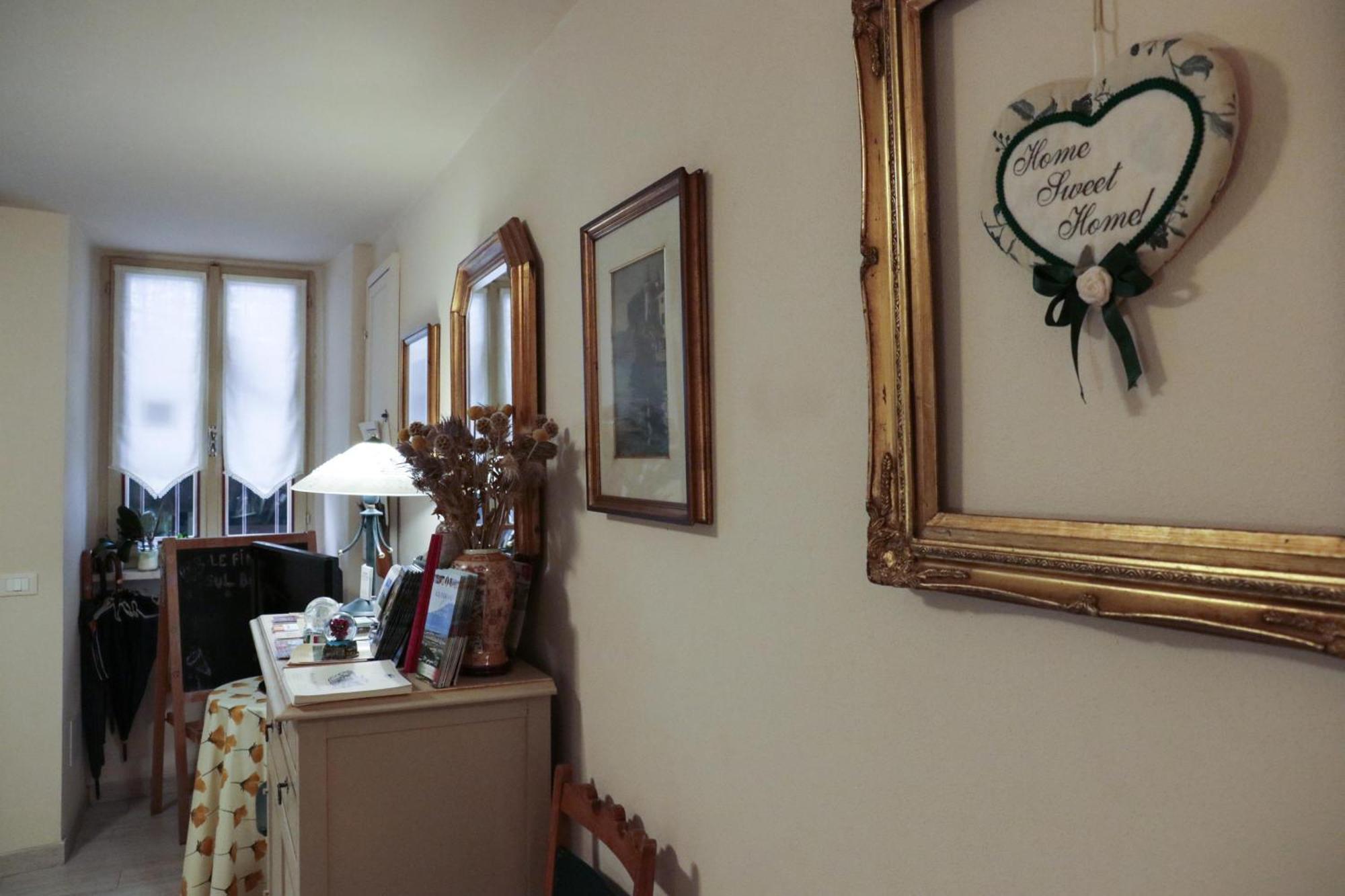 Le Finestre Sul Borgo Rooms Peschiera del Garda Exterior photo