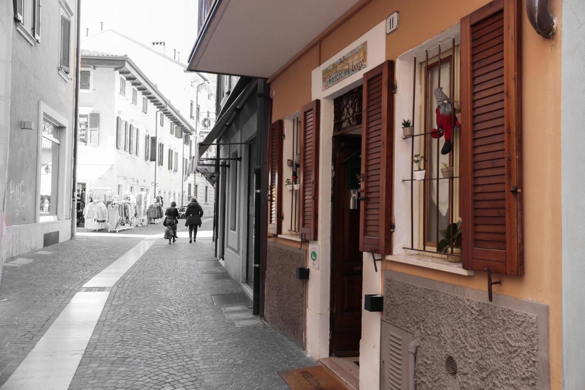 Le Finestre Sul Borgo Rooms Peschiera del Garda Exterior photo