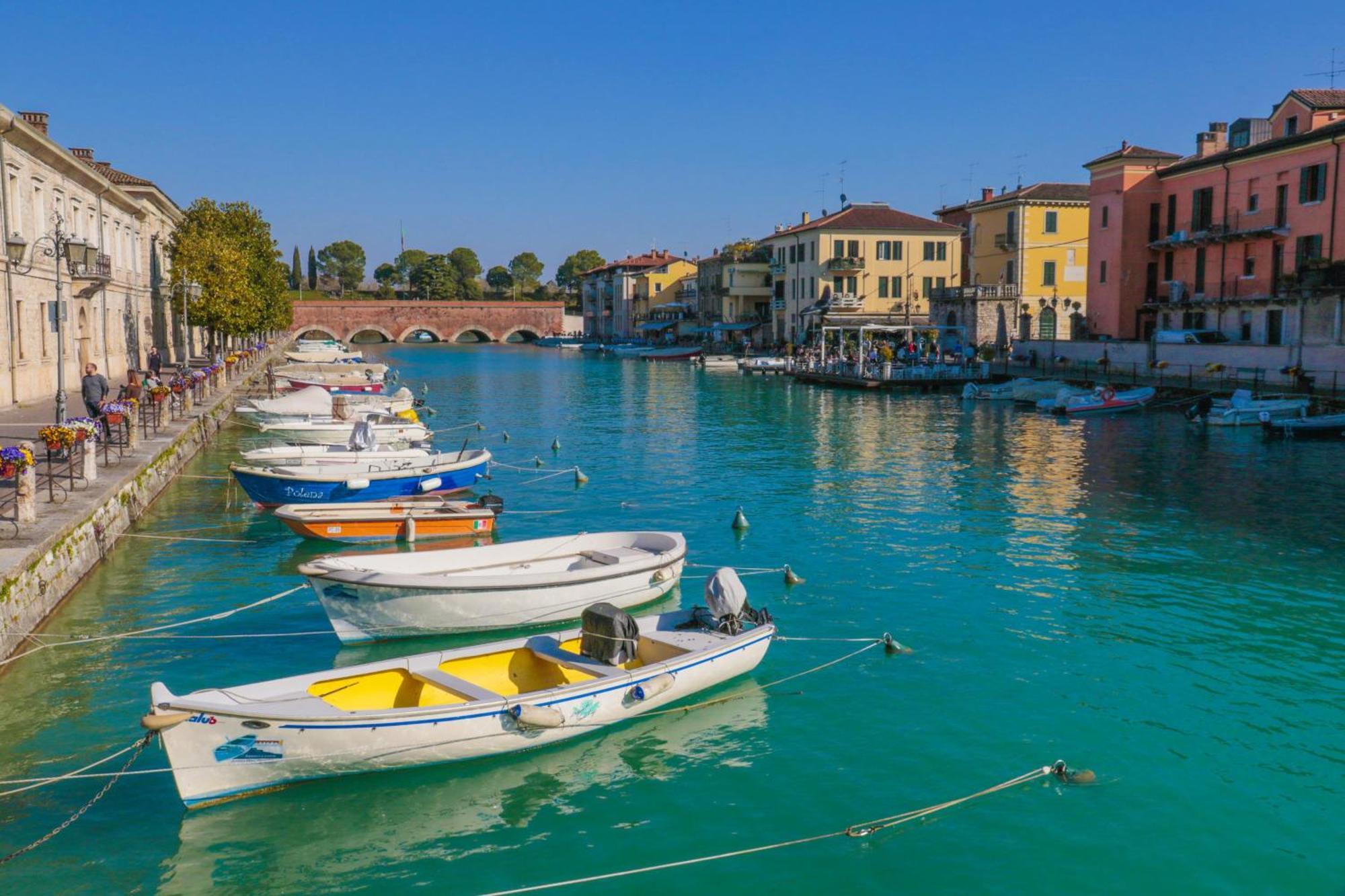 Le Finestre Sul Borgo Rooms Peschiera del Garda Exterior photo