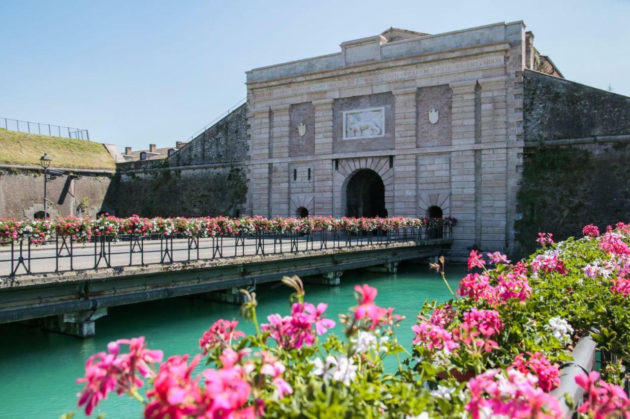 Le Finestre Sul Borgo Rooms Peschiera del Garda Exterior photo