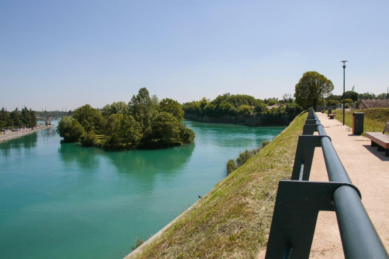 Le Finestre Sul Borgo Rooms Peschiera del Garda Exterior photo