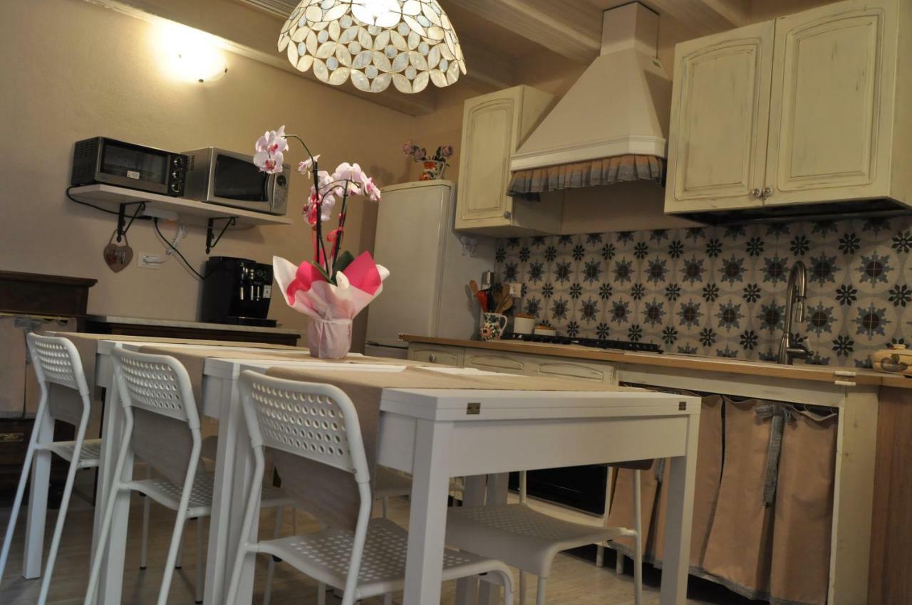 Le Finestre Sul Borgo Rooms Peschiera del Garda Exterior photo