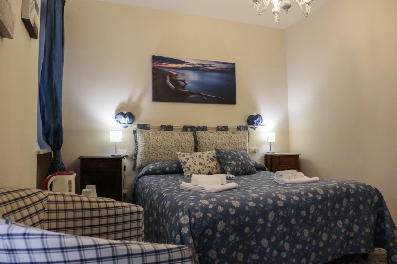 Le Finestre Sul Borgo Rooms Peschiera del Garda Exterior photo