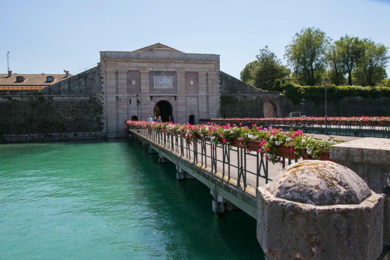 Le Finestre Sul Borgo Rooms Peschiera del Garda Exterior photo