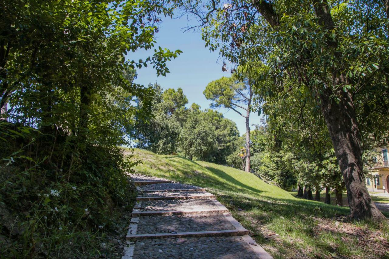 Le Finestre Sul Borgo Rooms Peschiera del Garda Exterior photo